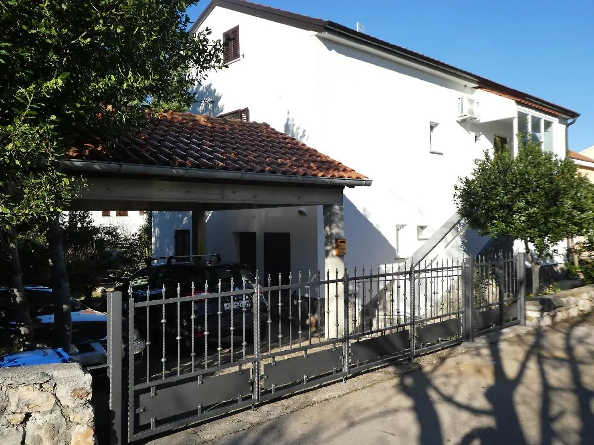 Apartments Milenka Punat 0*,  Croaţia